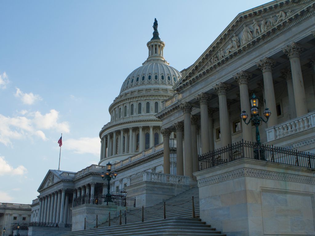Federal Government Contracts for Small Businesses