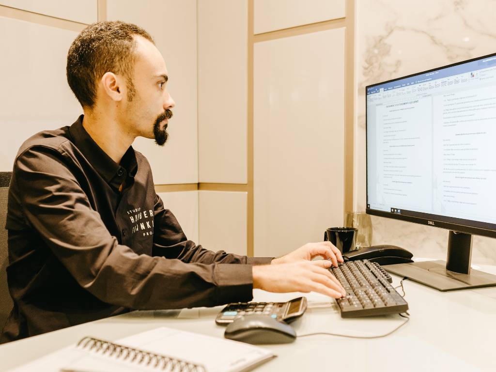Small Business Contract Strategies