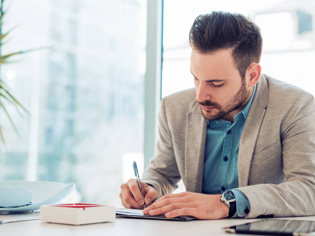 Recompete Intelligence