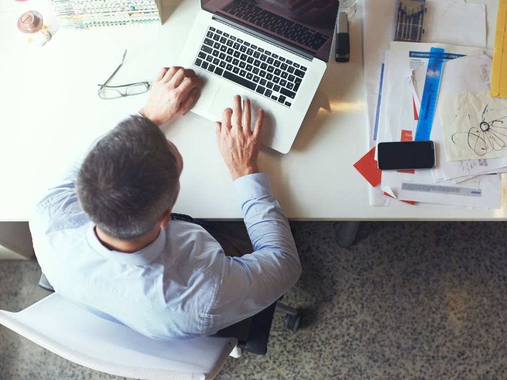 Prime vs Subcontractor Strategy